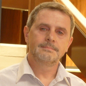 Dr. Rub&eacute;n Lara